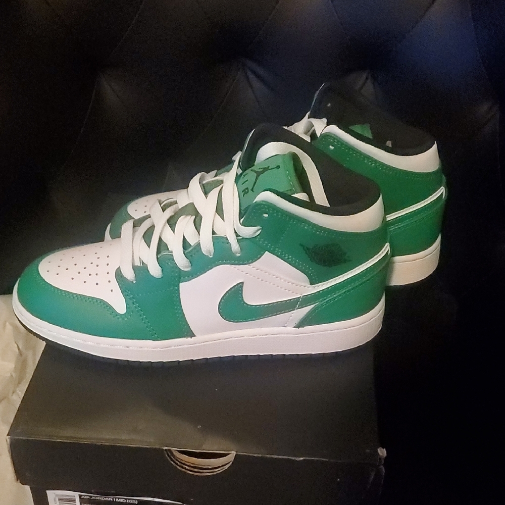 Jordan 1 Mid Sneakers Green Black and White. Kids - Picture 5 of 8